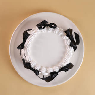 Top View of Black N White Ribbon Cake