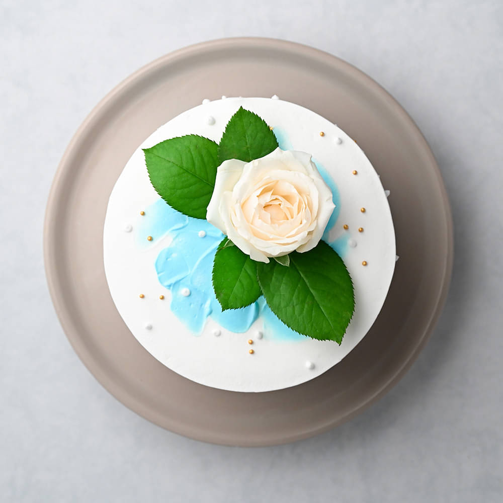 Blue N White Theme Cake