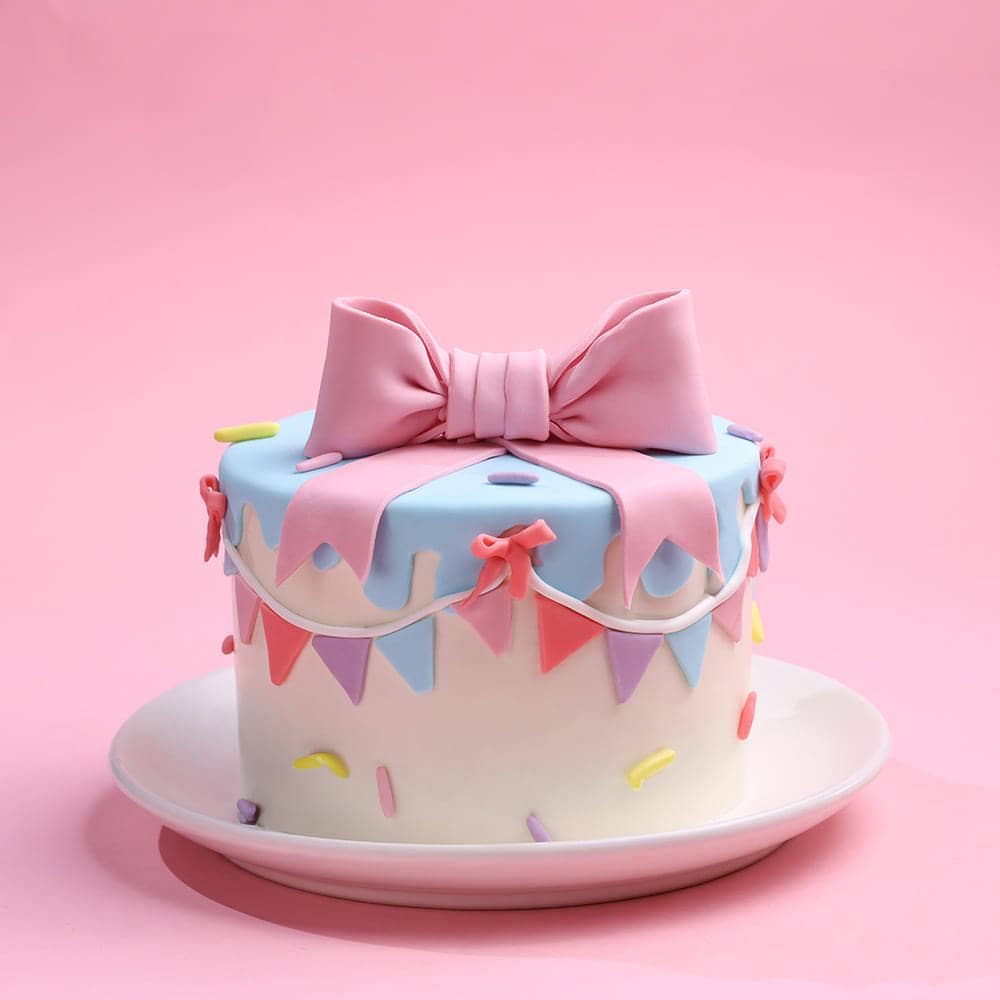 Bow N Buntings Drip Cake