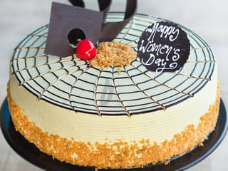 Top Side View of Round Shaped Butterscotch Cake