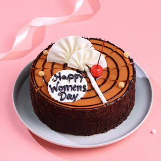 Top Side View of Round Shaped Butterscotch Cake