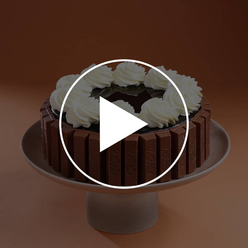 KitKat Bars Cake