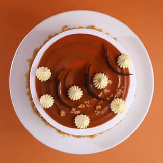 Top View of Caramel Crunch Butterscotch Cake Top View of Caramel Crunch Butterscotch Cake