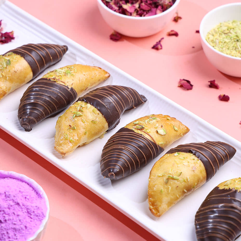 Choco Baked Gujiya For Holi