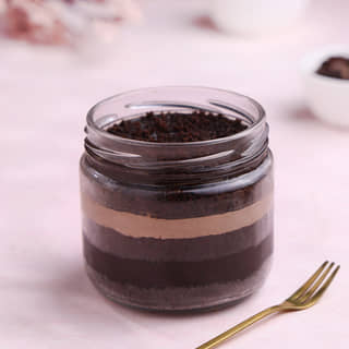 Front View of Choco Mud Jar Cake Front View of Choco Mud Jar Cake