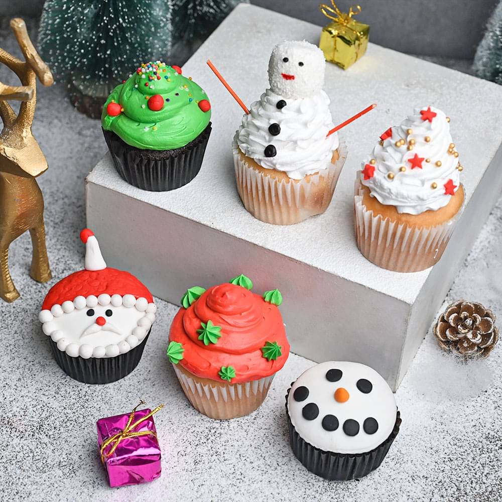 Choco n Vanilla Christmas Cupcakes