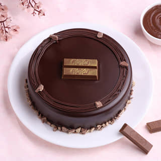 Top View of KitKat Chocolate Truffle Cake