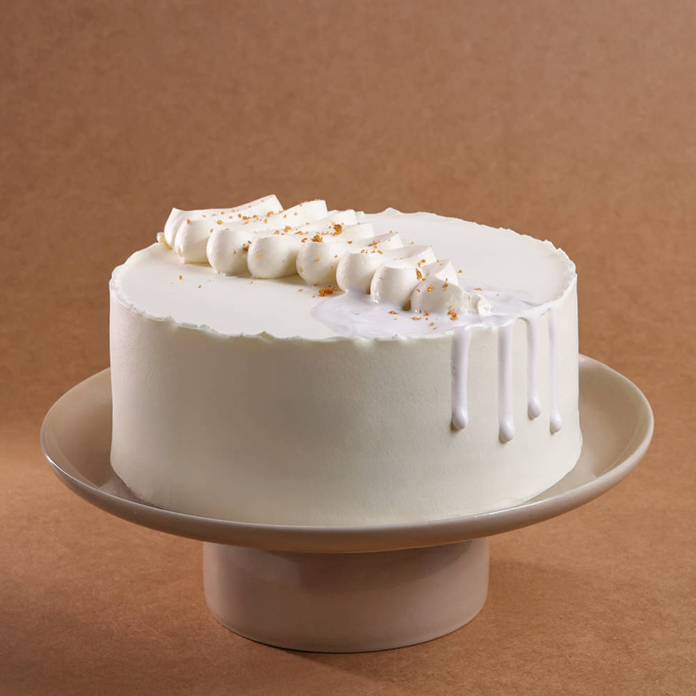 Classic Vanilla Minimalist Cake Front View of Classic Vanilla Minimalist Cake