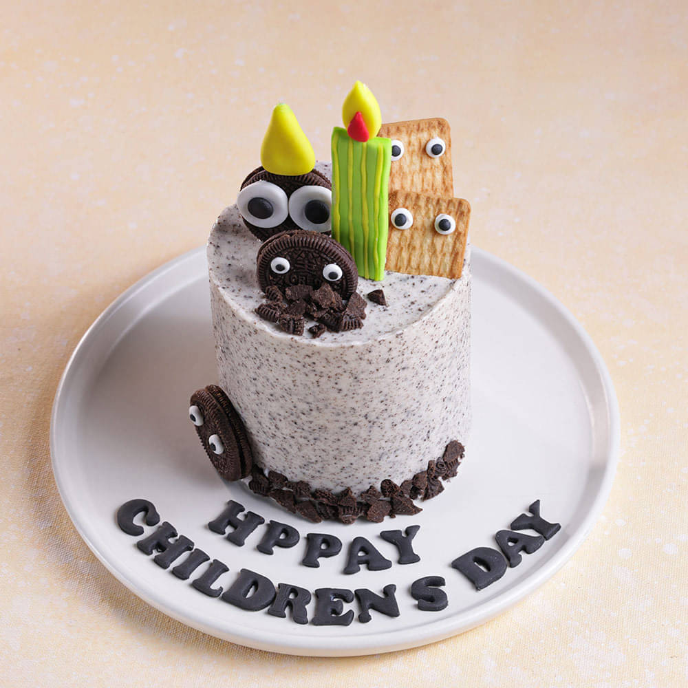 Top View of Cookies N Scream Childrens Day Cake