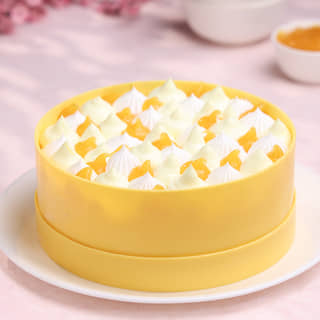 Front View of Creamy Pineapple Cake Front View of Creamy Pineapple Cake