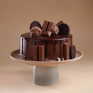 Side View of Crunchy Choco KitKat Cake Side View of Crunchy Choco KitKat Cake