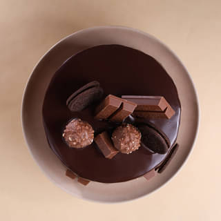 Top View of Crunchy Choco KitKat Cake Top View of Crunchy Choco KitKat Cake