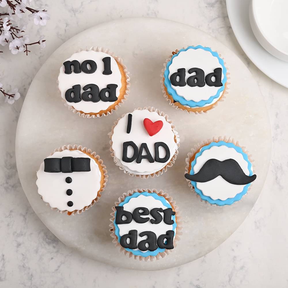 Toothsome Vanilla Cupcakes For Dad