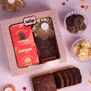 Choco Chip and Roasted Almond Cookie Box with Brownie Loaf Choco Chip and Roasted Almond Cookie Box with Brownie Loaf