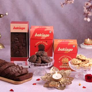 Festive Gift Box with Brownie and Cookies Festive Gift Box with Brownie and Cookies