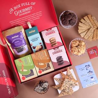 Open Box View of Special Treats Festive Gift Hamper Open Box View of Special Treats Festive Gift Hamper