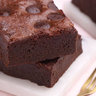 Chocolate-loaded brownie with choco chips