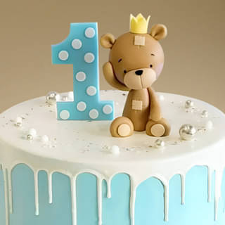 Zoomed-In View of Glaze Teddy Fondant Cake