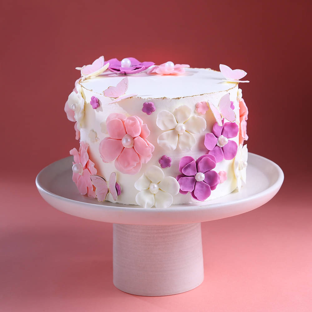 Floral Cake with Pastel Flowers and Pearls
