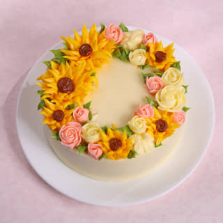 Top View of Floral Love You Mom Cake Top View of Floral Love You Mom Cake