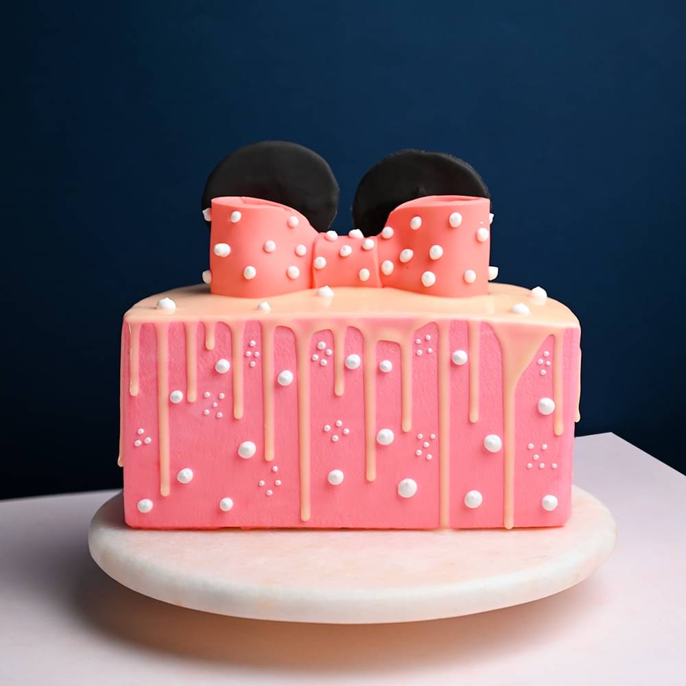 Fondant Bow n Edibles Cake