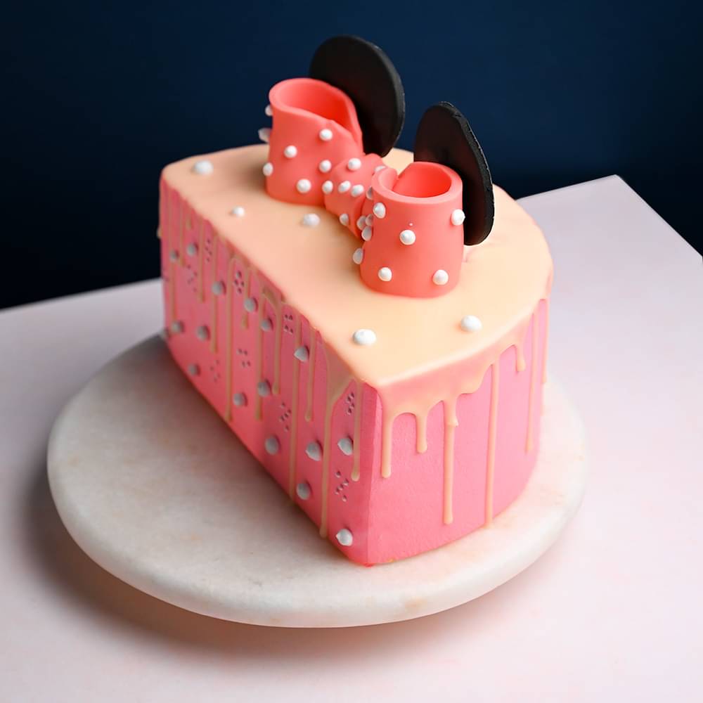 Fondant Bow n Edibles Cake