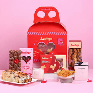 Gourmet Treats N Candle Hamper