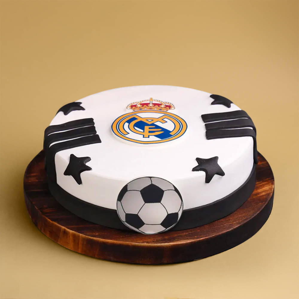 Top View of Hala Madrid Fan Cake