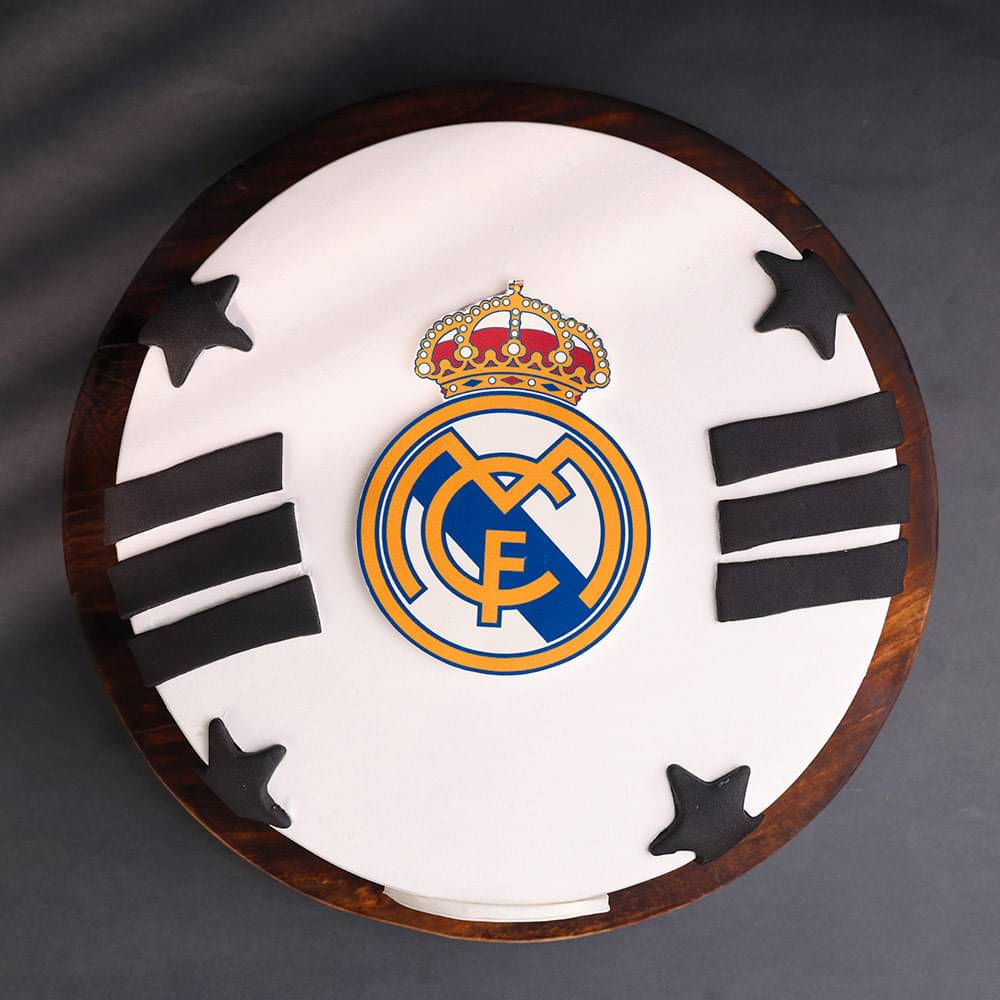 Top View of Hala Madrid Fan Cake