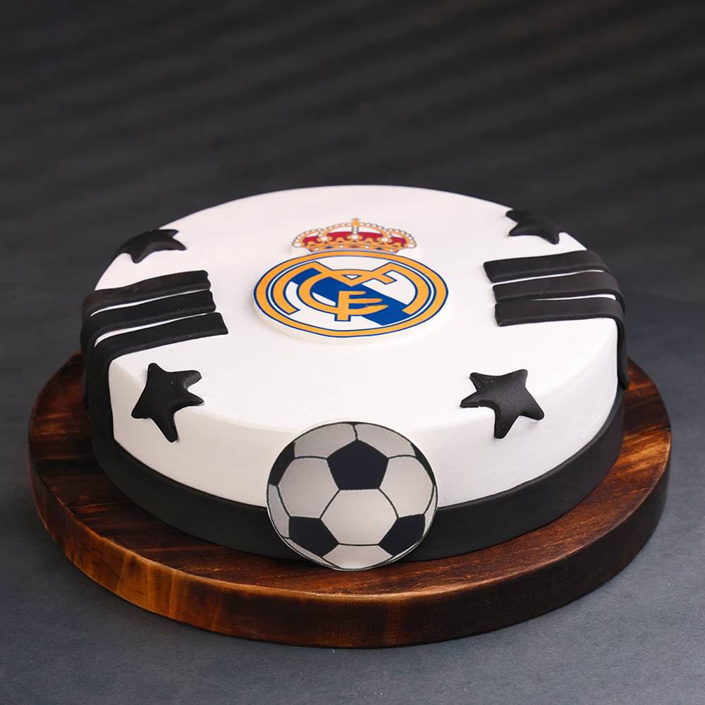 Side View of Hala Madrid Fan Cake