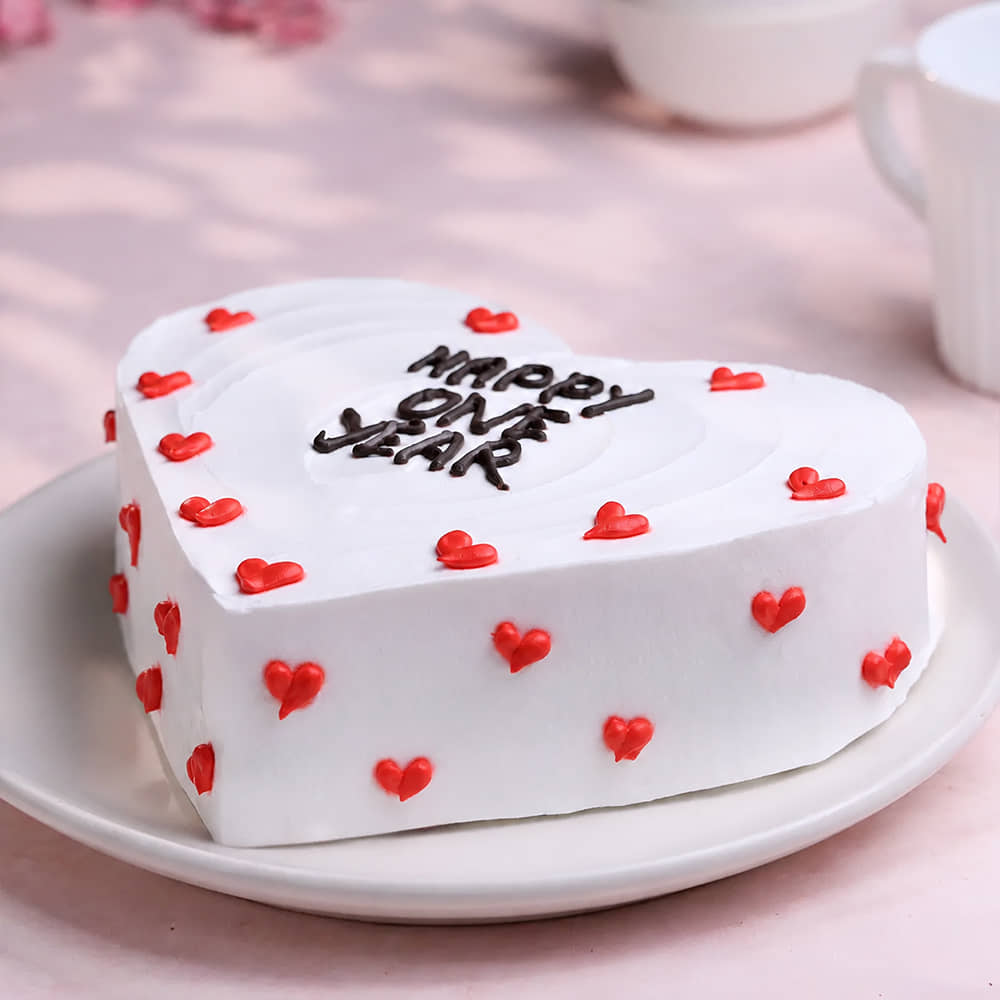 Love Hearts Anniversary Pineapple Cake Side View of Love Hearts Anniversary Pineapple Cake