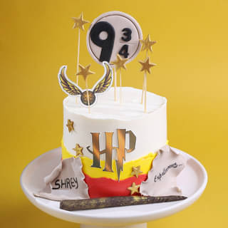 Harry Potter Cake with Wand and Topper Harry Potter Cake with Wand and Topper