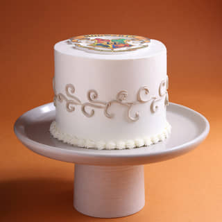 Hogwarts Crest Cake with White Frosting