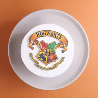 Harry Potter-Themed Cake with School Crest