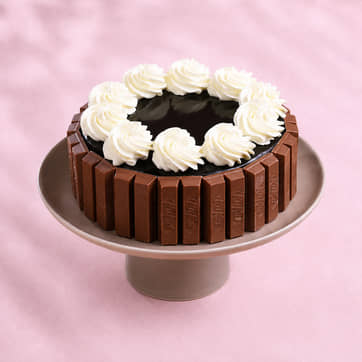 KitKat Bars Cake