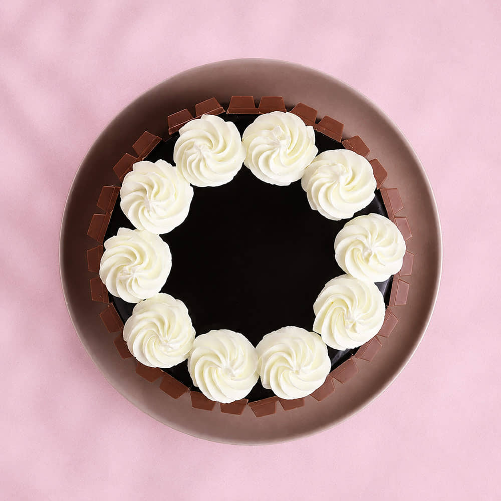KitKat Bars Cake