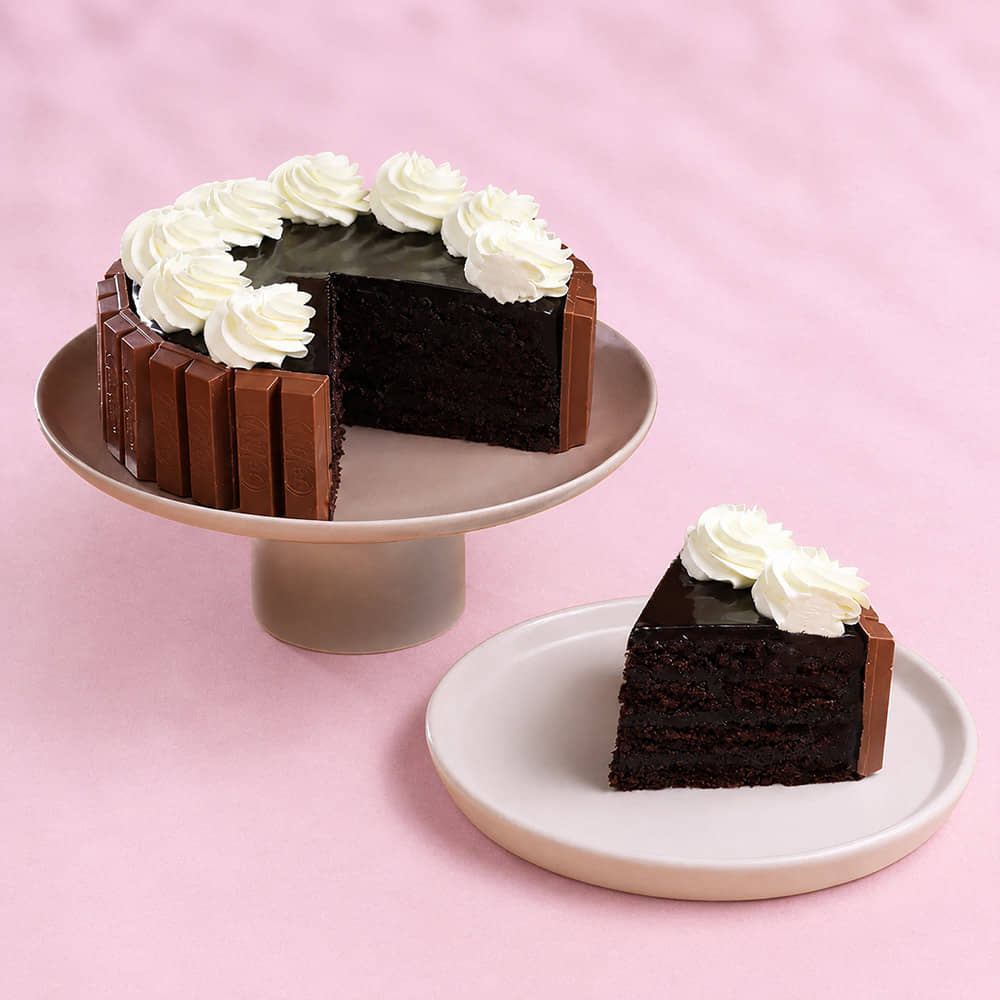 KitKat Bars Cake