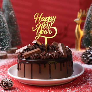 Side View of Kitkat Chocolate New Year Cake Side View of Kitkat Chocolate New Year Cake