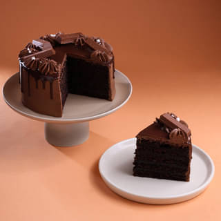 Slice View of KitKat Swirls Drip Cake Slice View of KitKat Swirls Drip Cake