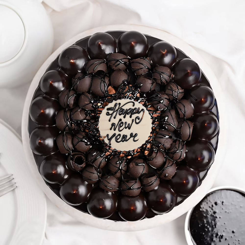 New Year Snickers Chocolate Cake