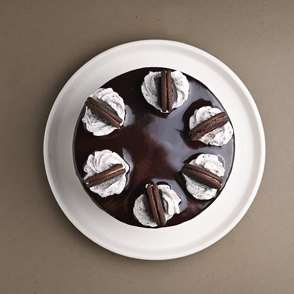 Top-View of Oreo Chocolate Drip Cake