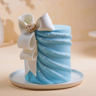 Pearls N Drapes Theme Cake