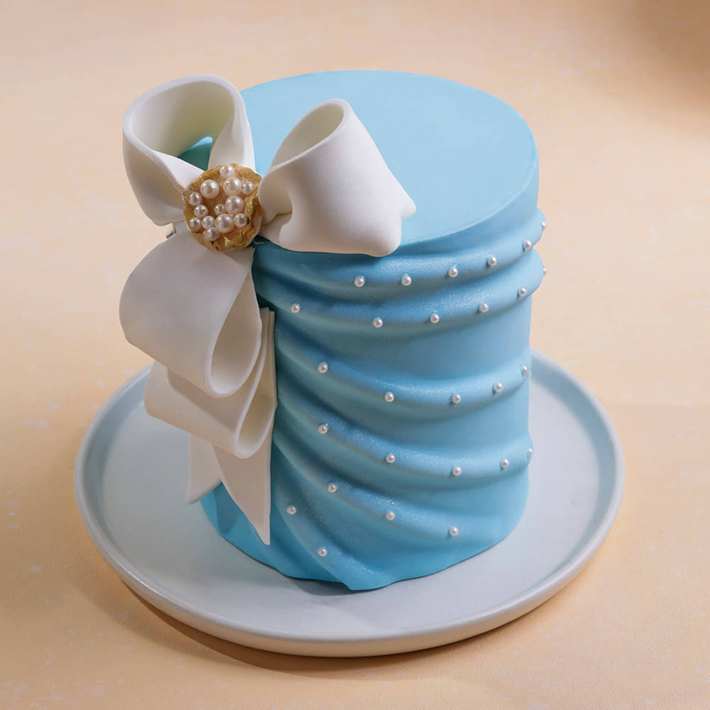 Side View of Pearls N Drapes Theme Cake