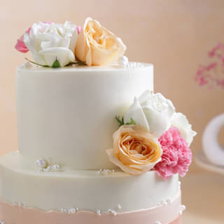 Side Zoomed in View of Petals N Pearls Ombre CakePetals N Pearls Ombre Cake
