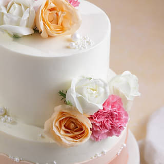 Zoomed in View of Petals N Pearls Ombre Cake