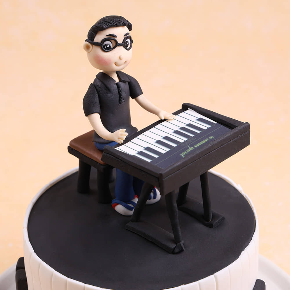 Piano Player Cake