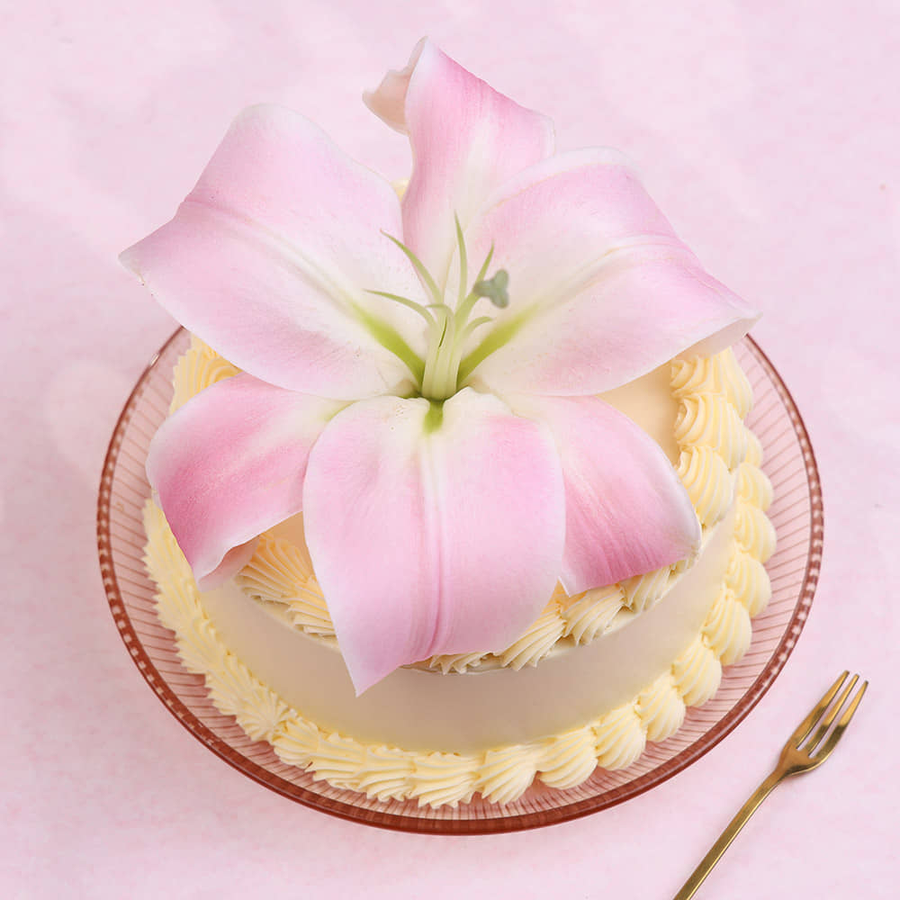 Floral Lily Cake