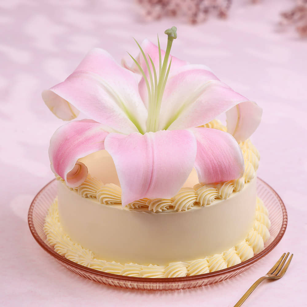 Floral Lily Cake