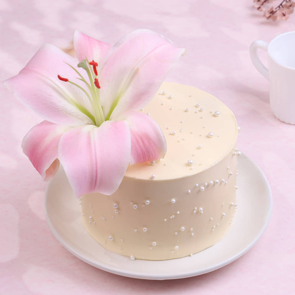 Pearls N Lily Cake