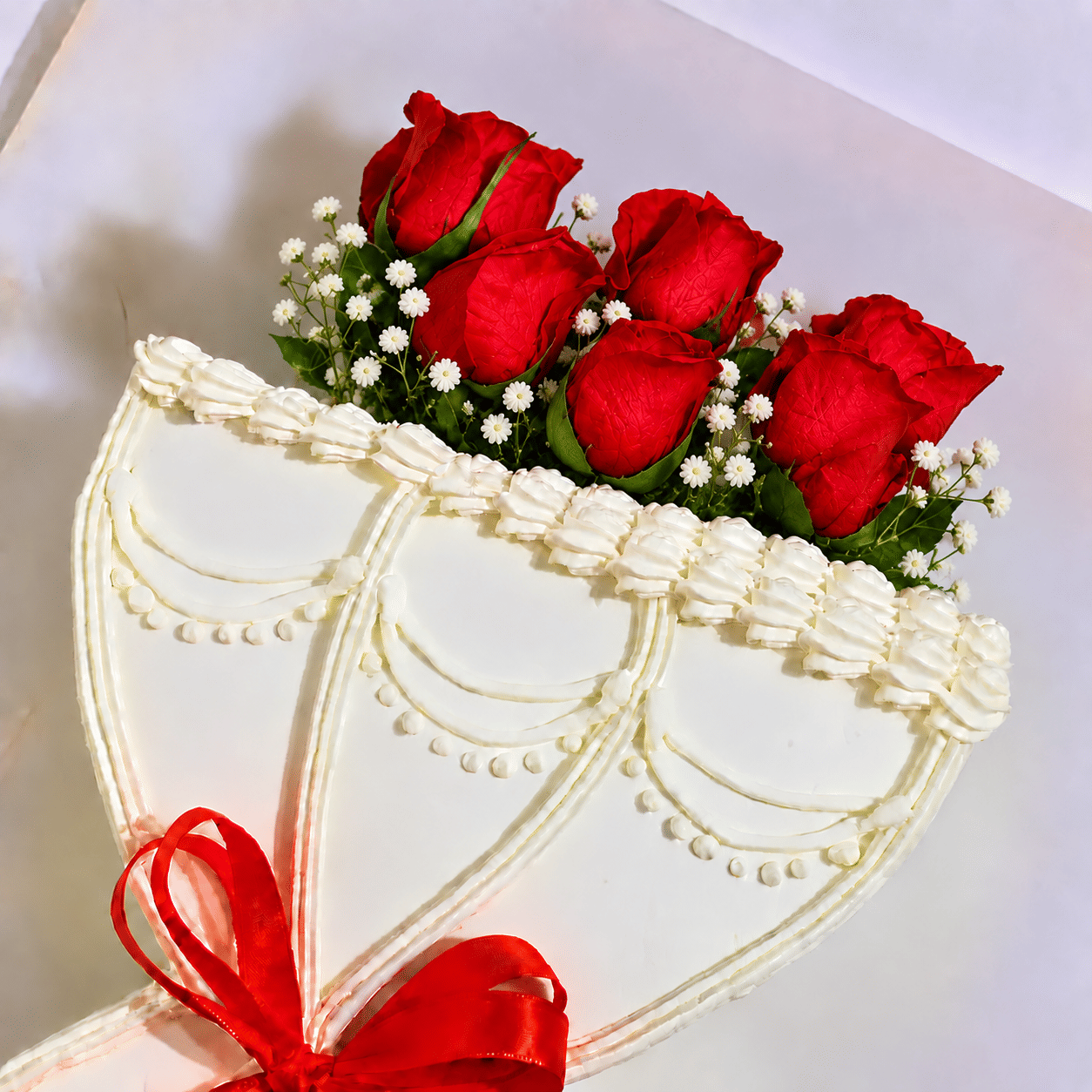 Red Rose Bouquet Cake